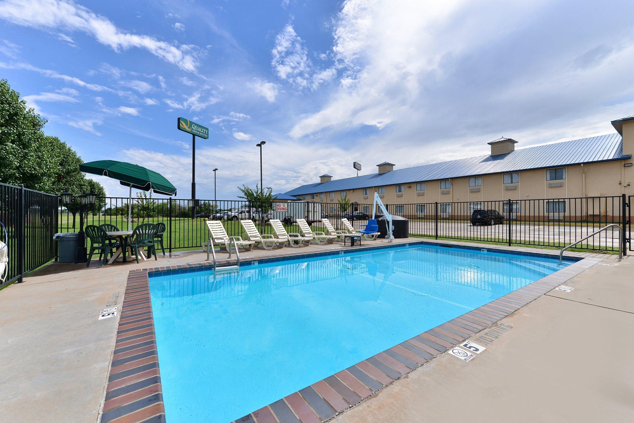 Quality Inn & Suites Wichita Falls I-44 Exteriör bild