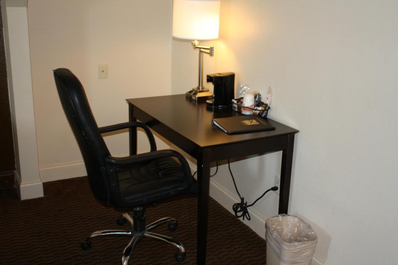 Quality Inn & Suites Wichita Falls I-44 Exteriör bild