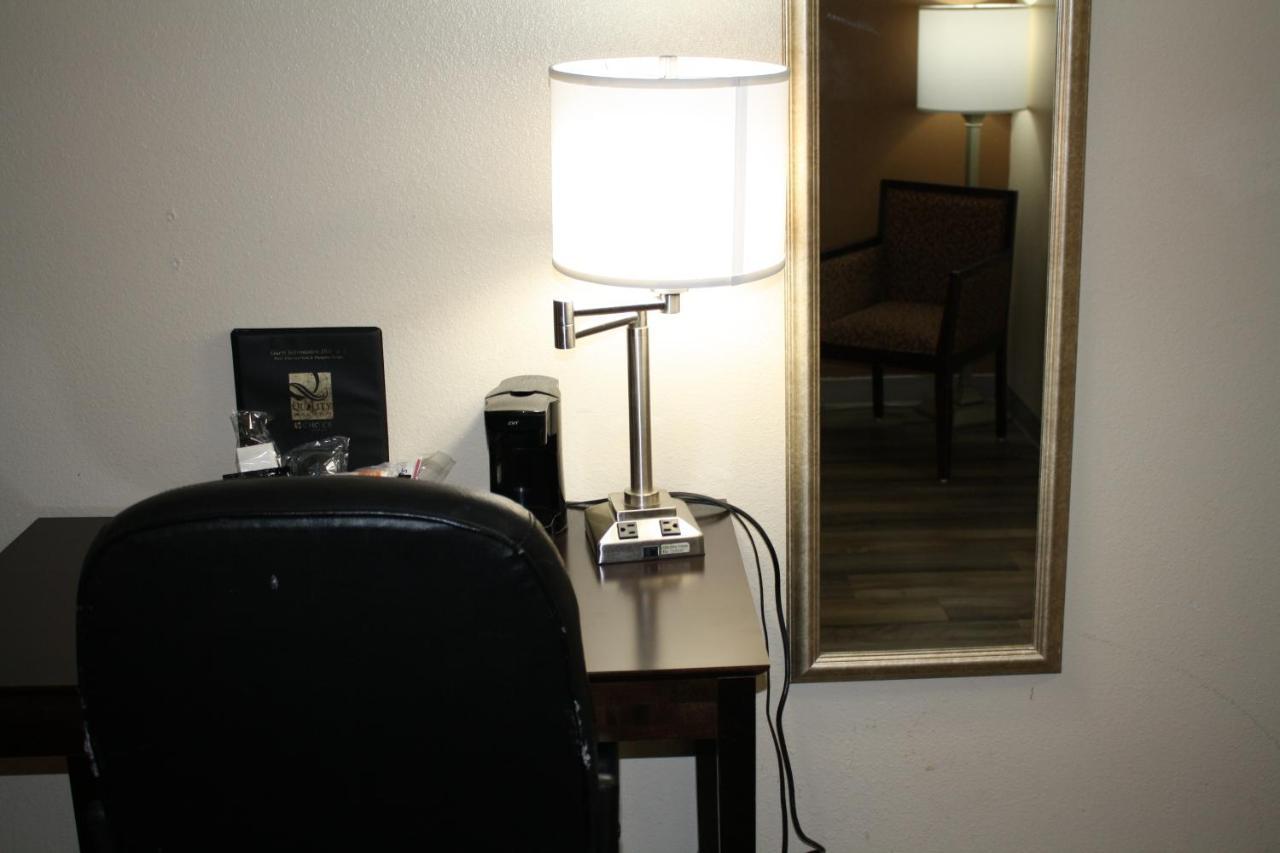 Quality Inn & Suites Wichita Falls I-44 Exteriör bild