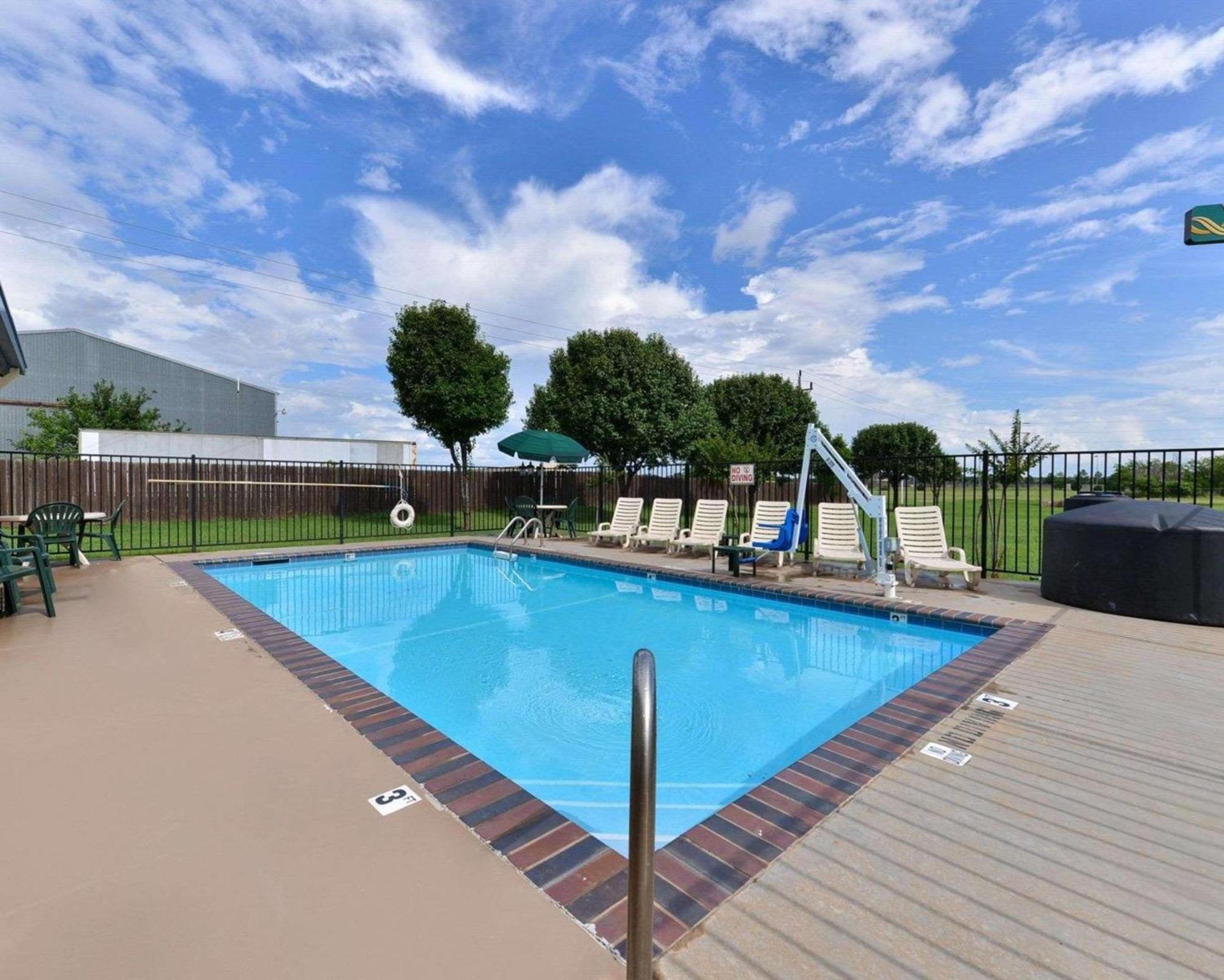 Quality Inn & Suites Wichita Falls I-44 Exteriör bild