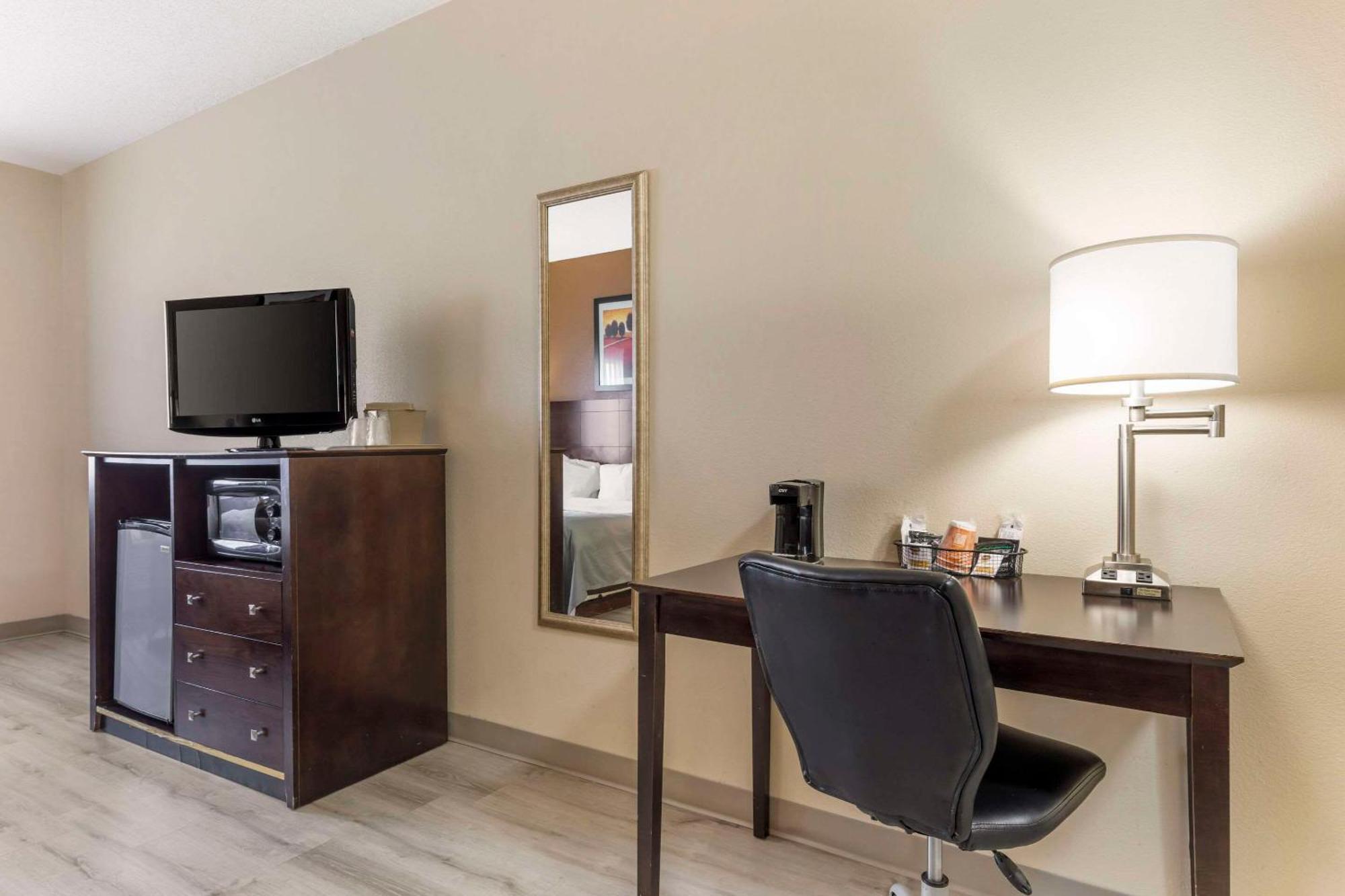 Quality Inn & Suites Wichita Falls I-44 Exteriör bild