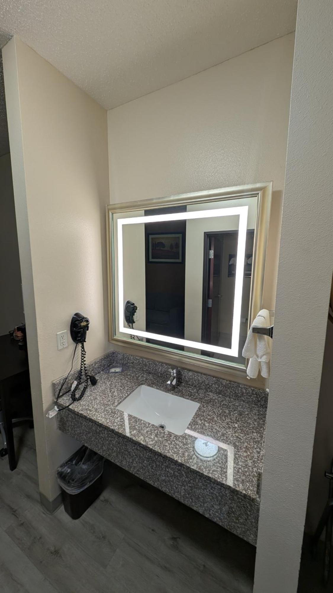 Quality Inn & Suites Wichita Falls I-44 Exteriör bild